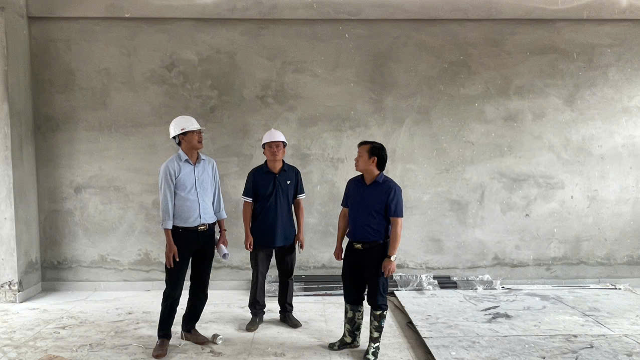 Phó Chủ tịch HĐND tỉnh Lã Hoài Nam kiểm tra, chỉ đạo hoàn thiện các hạng mục của Trường phổ thông nội trú liên cấp Tiểu học và THCS xã Tổng Cọt