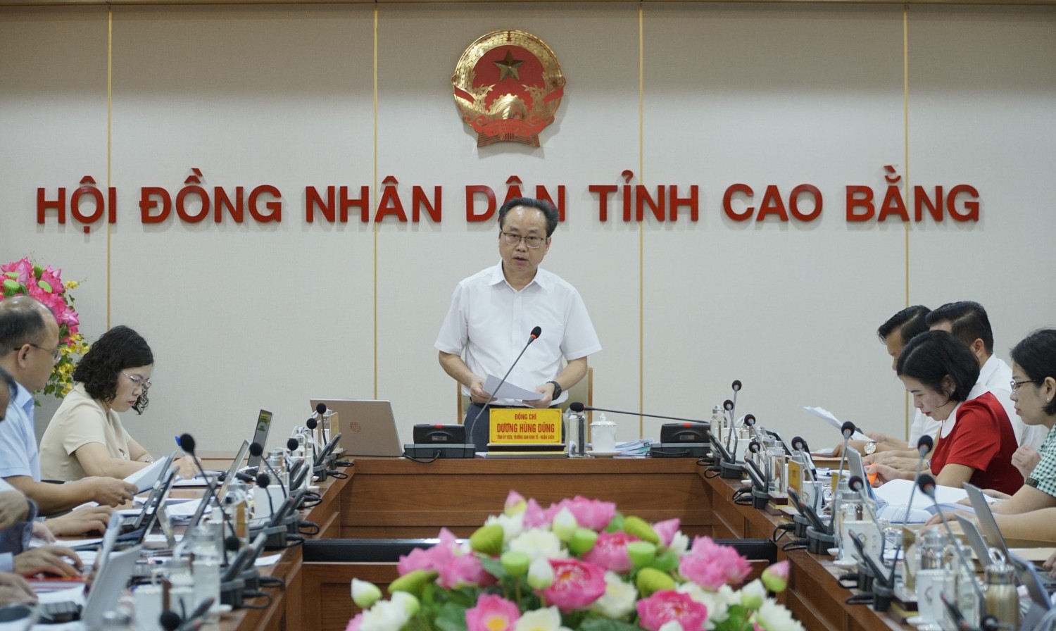 Trưởng Ban Kinh tế - Ngân sách HĐND tỉnh Dương Hùng Dũng kết luận cuộc họp