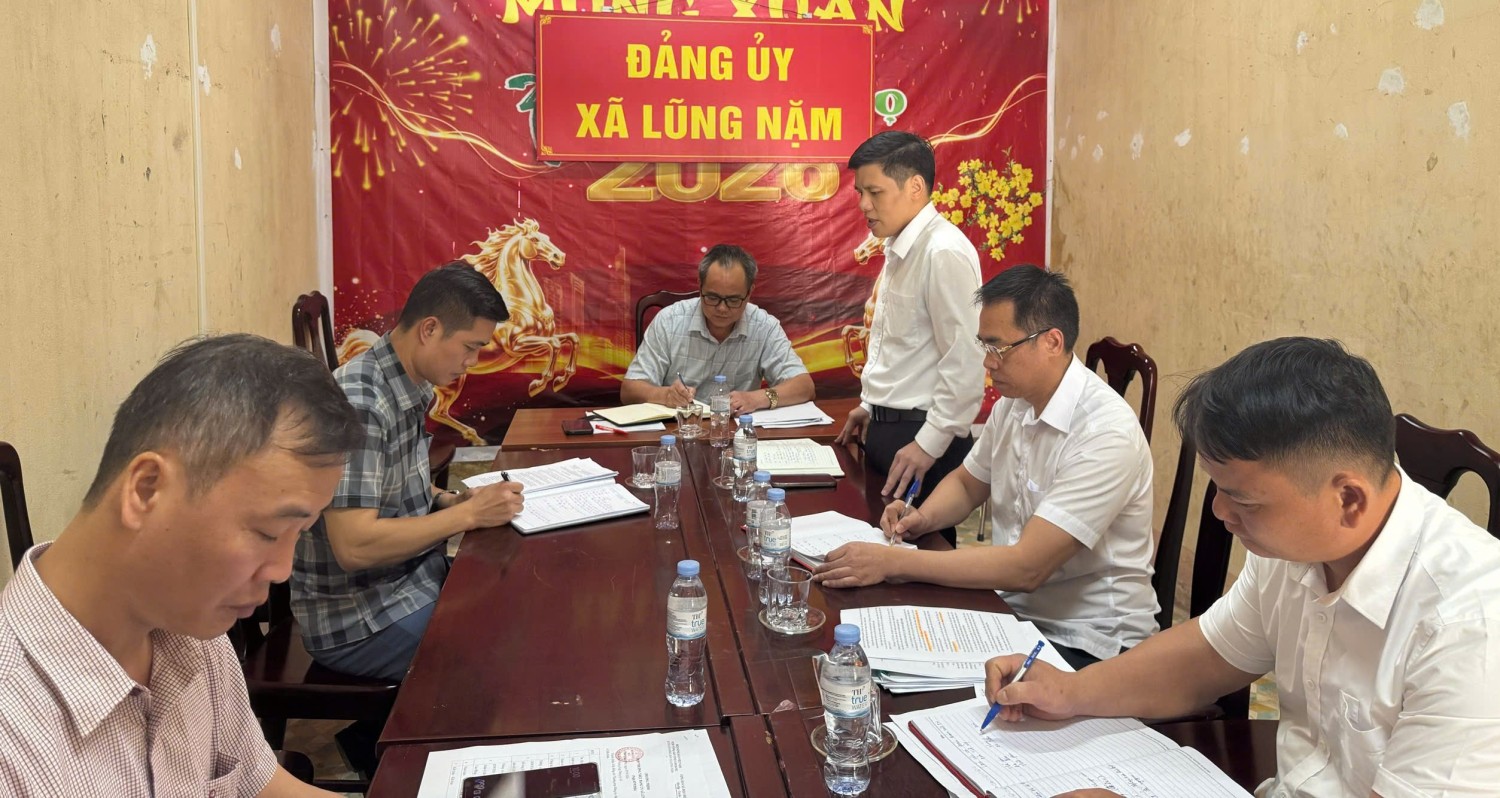 Quang cảnh buổi làm việc