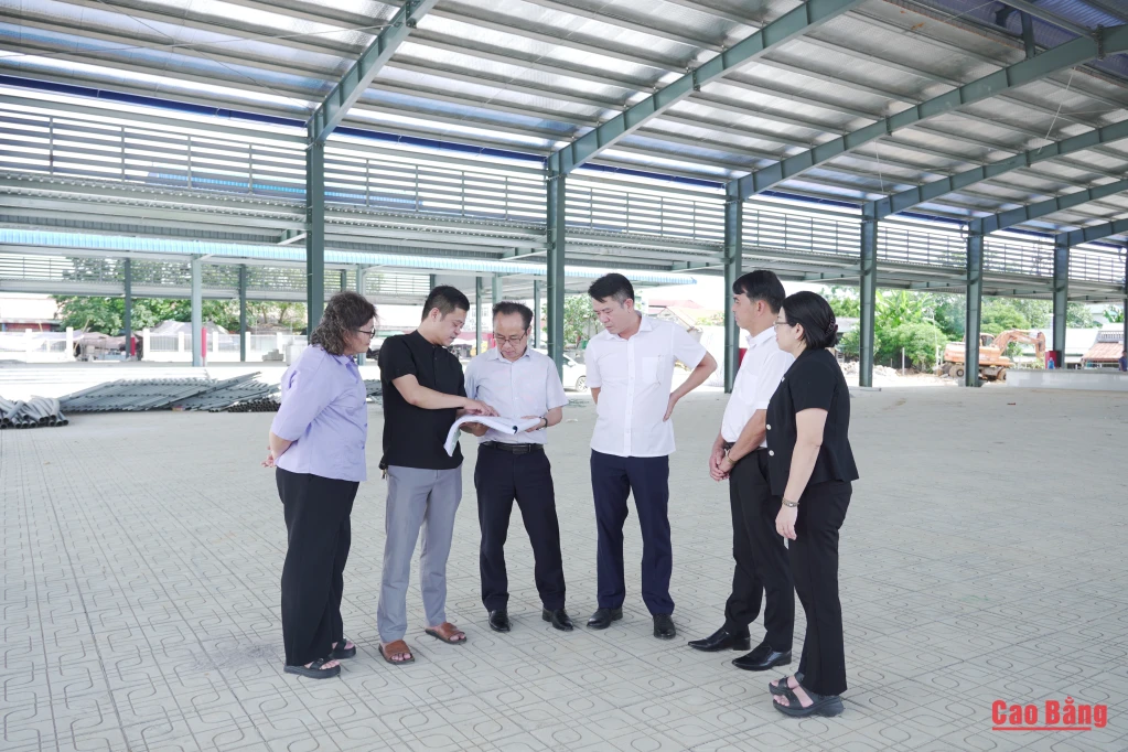 Đoàn giám sát số 1 Ban Kinh tế - Ngân sách, HĐND tỉnh giám sát dự án cải tạo, nâng cấp chợ trung tâm huyện Hòa An cũ.
