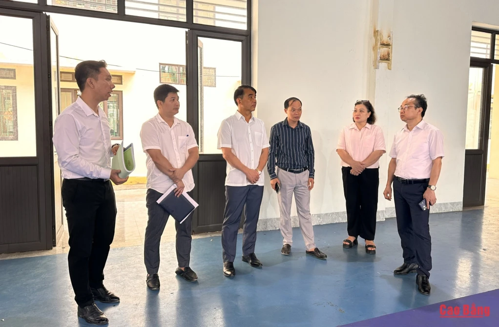Đoàn giám sát Ban Kinh tế - Ngân sách HĐND tỉnh giám sát hạng mục nhà đa năng, dự án Trường THCS Cao Bình, xã Hưng Đạo, thành phố Cao Bằng (cũ).
