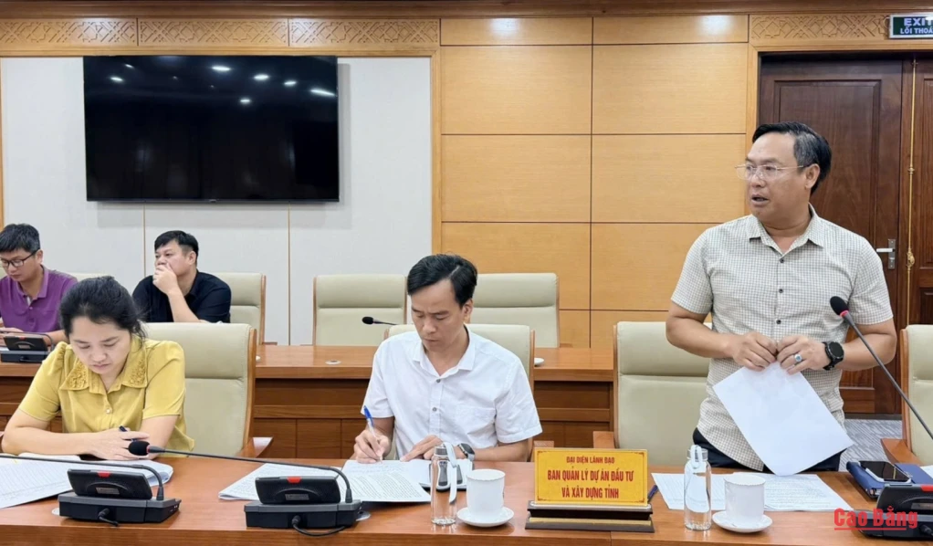 Lãnh đạo Ban quản lý dự án Đầu tư và Xây dựng tỉnh báo cáo kết quả thực hiện đầu tư công trung hạn giai đoạn 2021 - 2025 nguồn vốn ngân sách địa phương