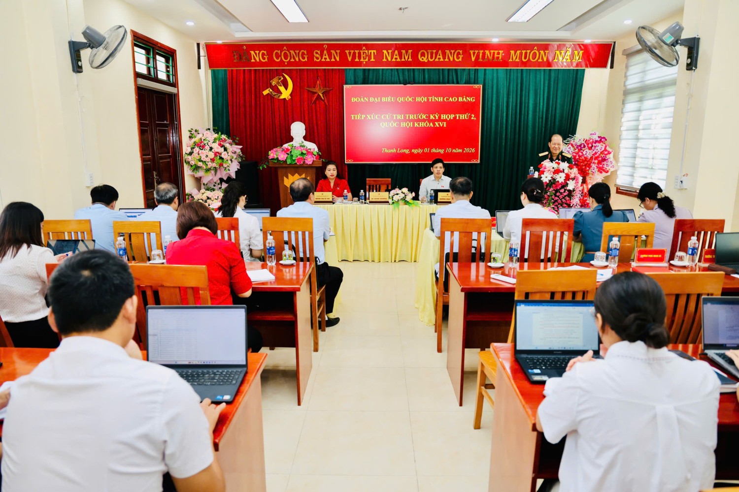 Quang cảnh Hội nghị tiếp xúc cử tri