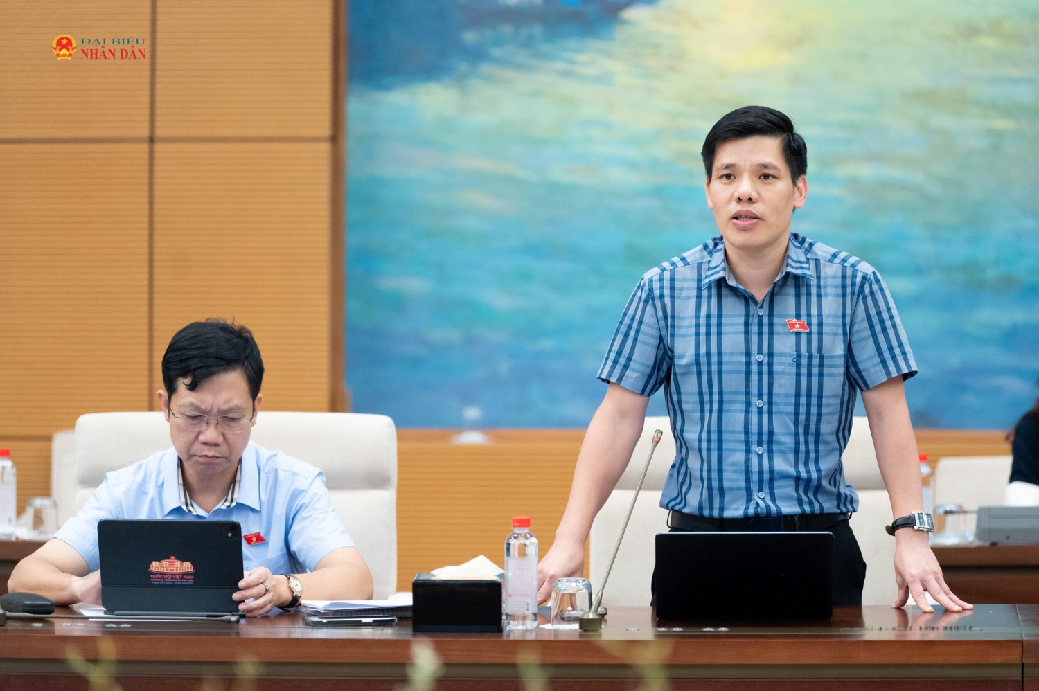 Đồng chí Dương Mạc Kiên, Phó Trưởng đoàn chuyên trách Đoàn ĐBQH tỉnh Cao Bằng, Ủy viên Ủy ban Kinh tế và Tài chính của Quốc hội phát biểu tại Phiên họp toàn thể của Ủy ban Kinh tế và Tài chính.