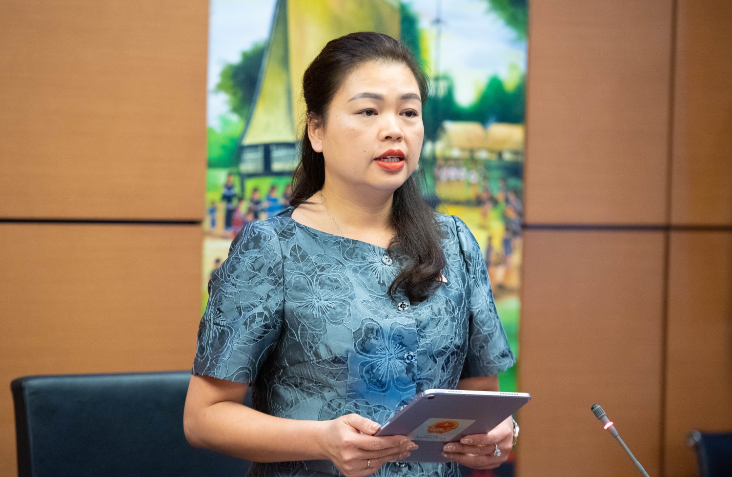Đại biểu Đoàn Thị Lê An, Tỉnh ủy viên, Phó Chủ tịch Ủy ban Mặt trận Tổ quốc tỉnh, Chủ tịch Hội Liên hiệp Phụ nữ tỉnh phát biểu