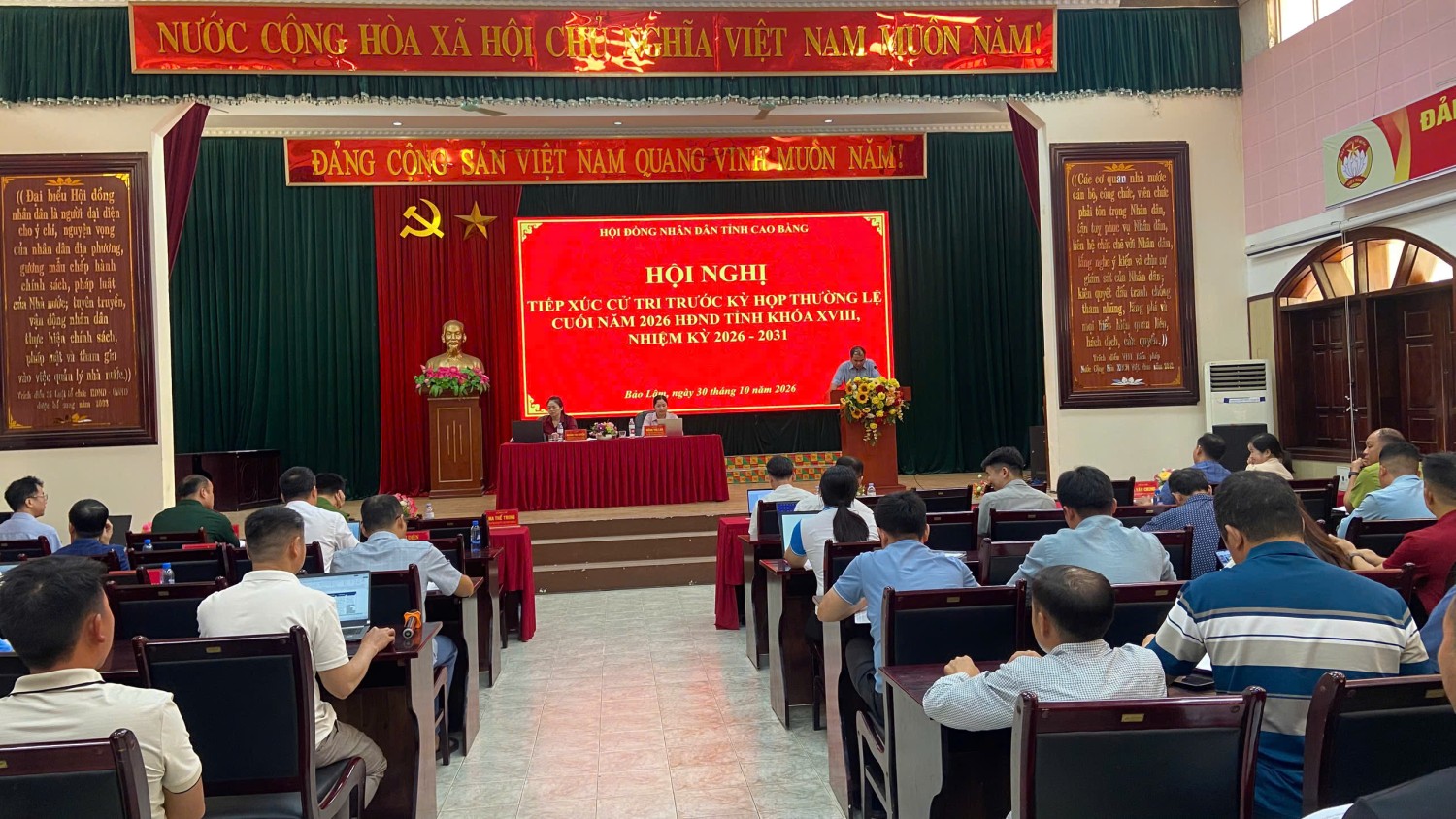 Quang cảnh Hội nghị tiếp xúc cử tri