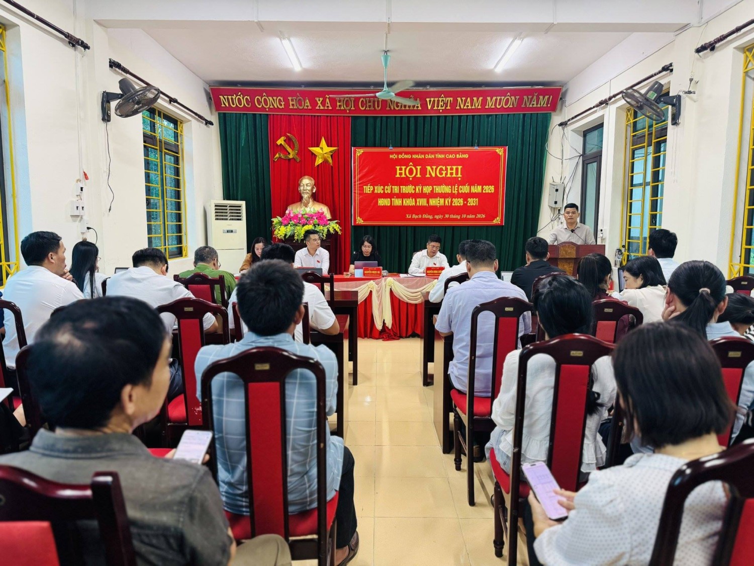 Quang cảnh Hội nghị tiếp xúc cử tri