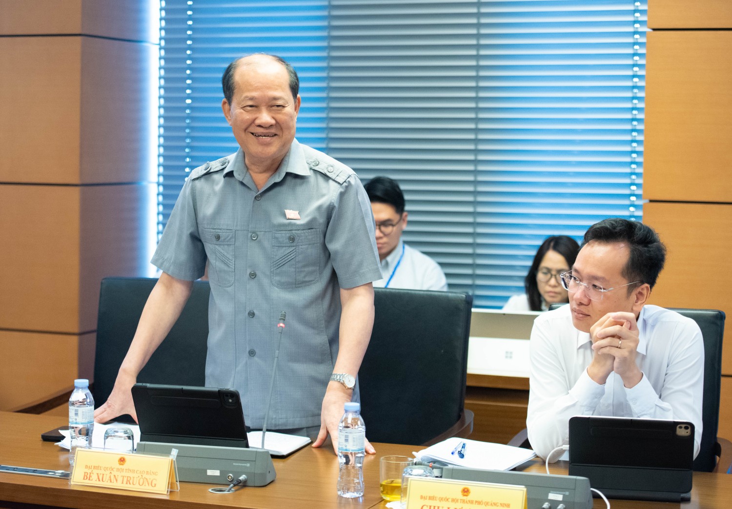 Đại biểu Bế Xuân Trường, Phó Chủ tịch Ủy ban Trung ương MTTQ Việt Nam, Chủ tịch Hội Cựu chiến binh Việt Nam phát biểu thảo luận tại tổ